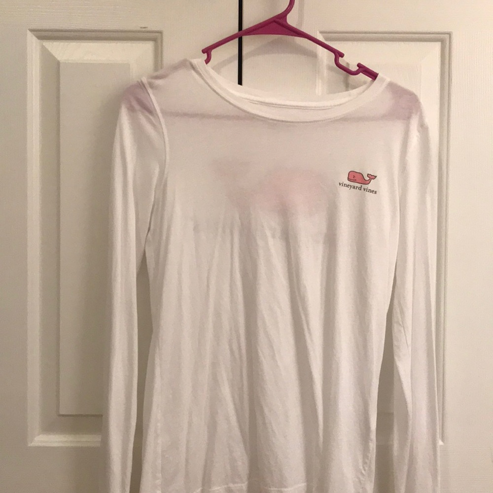 White women vineyard vines tee